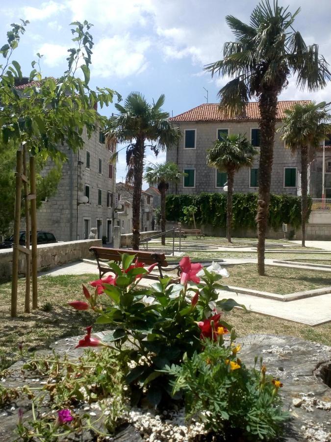 Old School Apartment Kastela Dış mekan fotoğraf